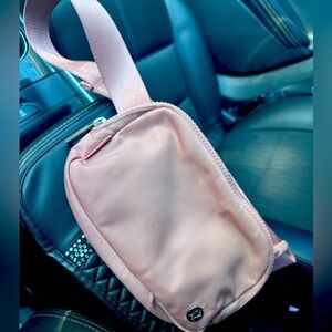 Lululemon everywhere belt bag 1L